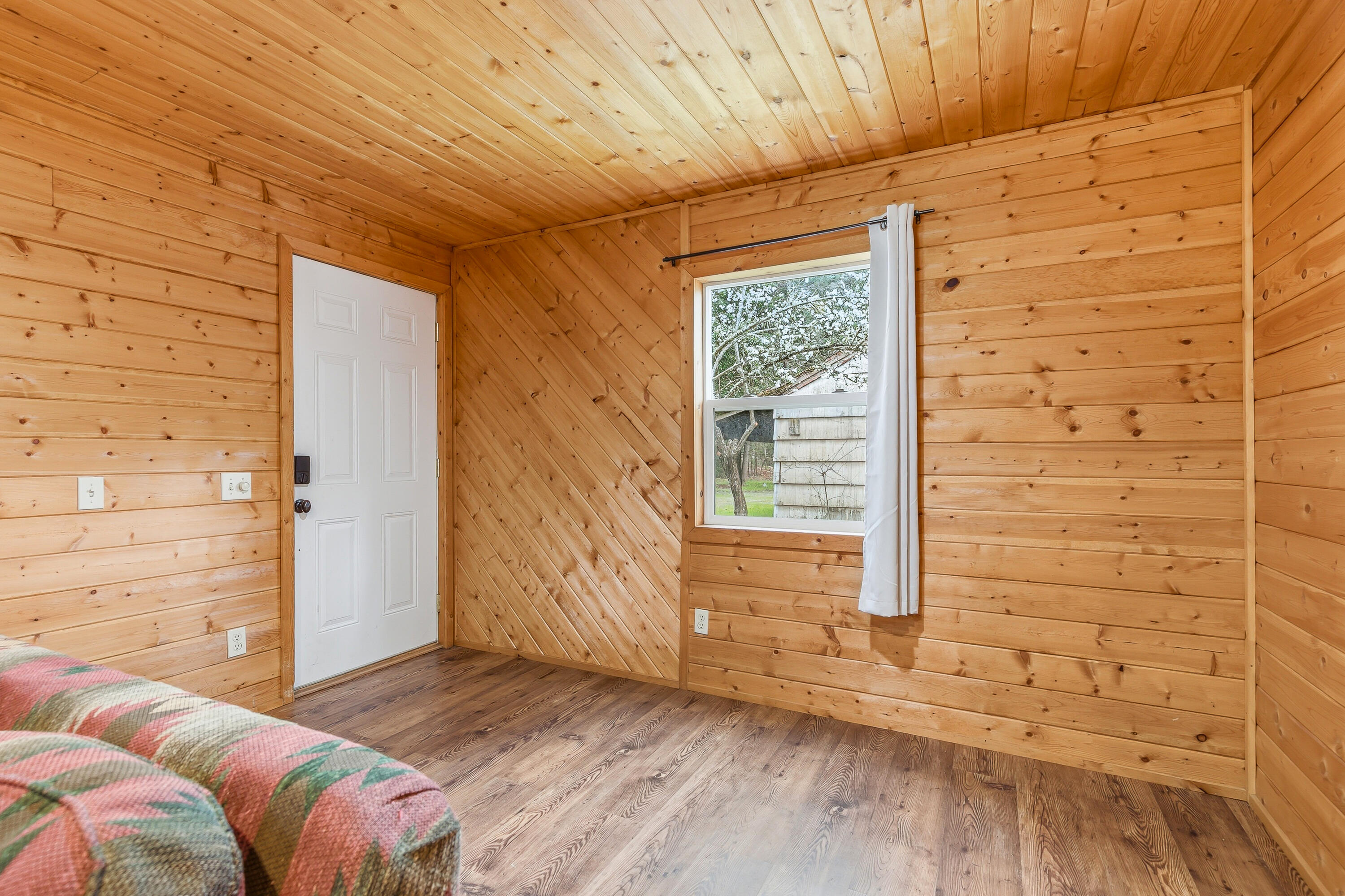 159 Bloom Road Wolf Creek, OR 97497 - Photo 33 of 38 a bedroom with a bed and a window