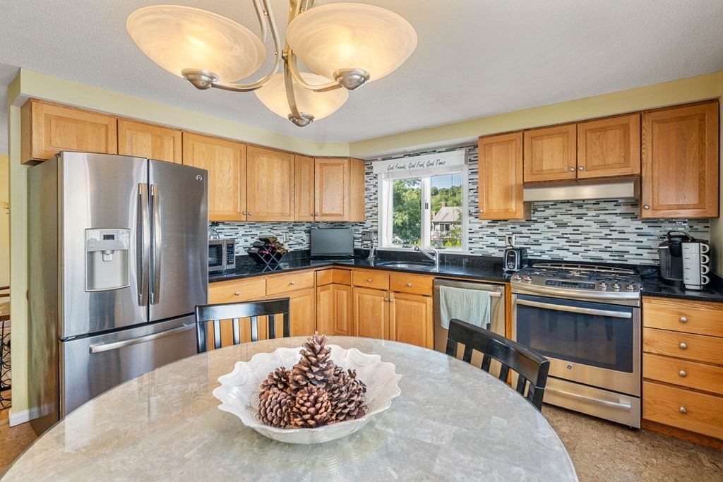 38 Bonnybrook Road Worcester, MA 01606 - Photo 9 of 28 Gallery Image 9