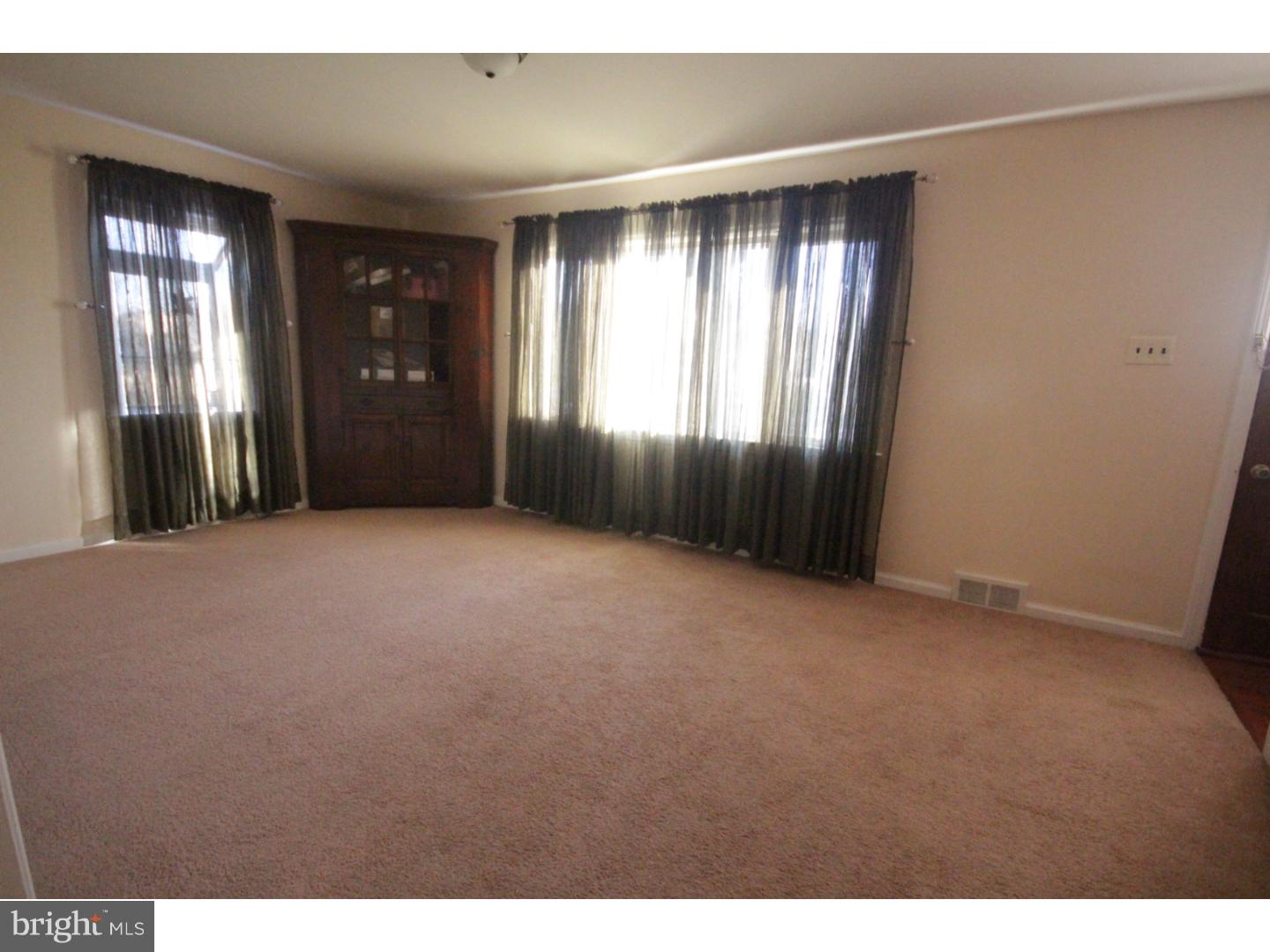 222 Youngs Road Hamilton, NJ 08619 - Photo 4 of 23 Living Room