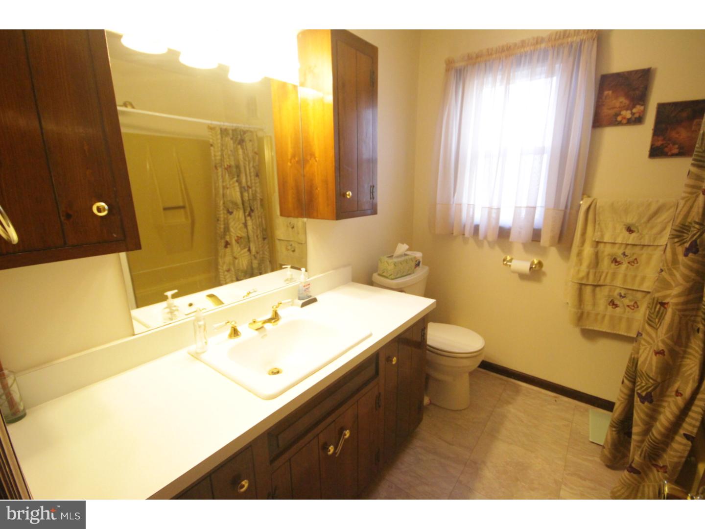 222 Youngs Road Hamilton, NJ 08619 - Photo 7 of 23 Bathroom