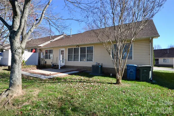 a view of house with backyard