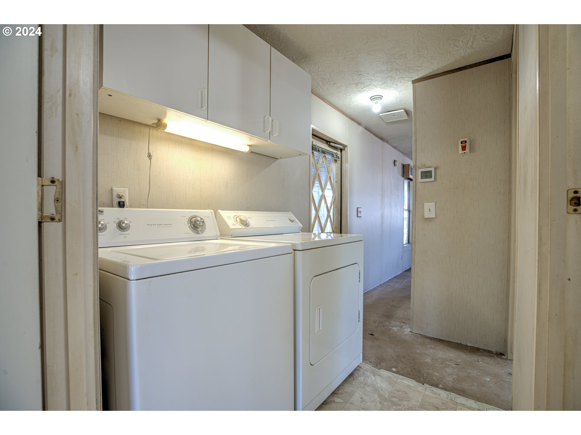 19605 River Road Gladstone, OR 97027 - Photo 15 of 21 a utility room with closet dryer and washer