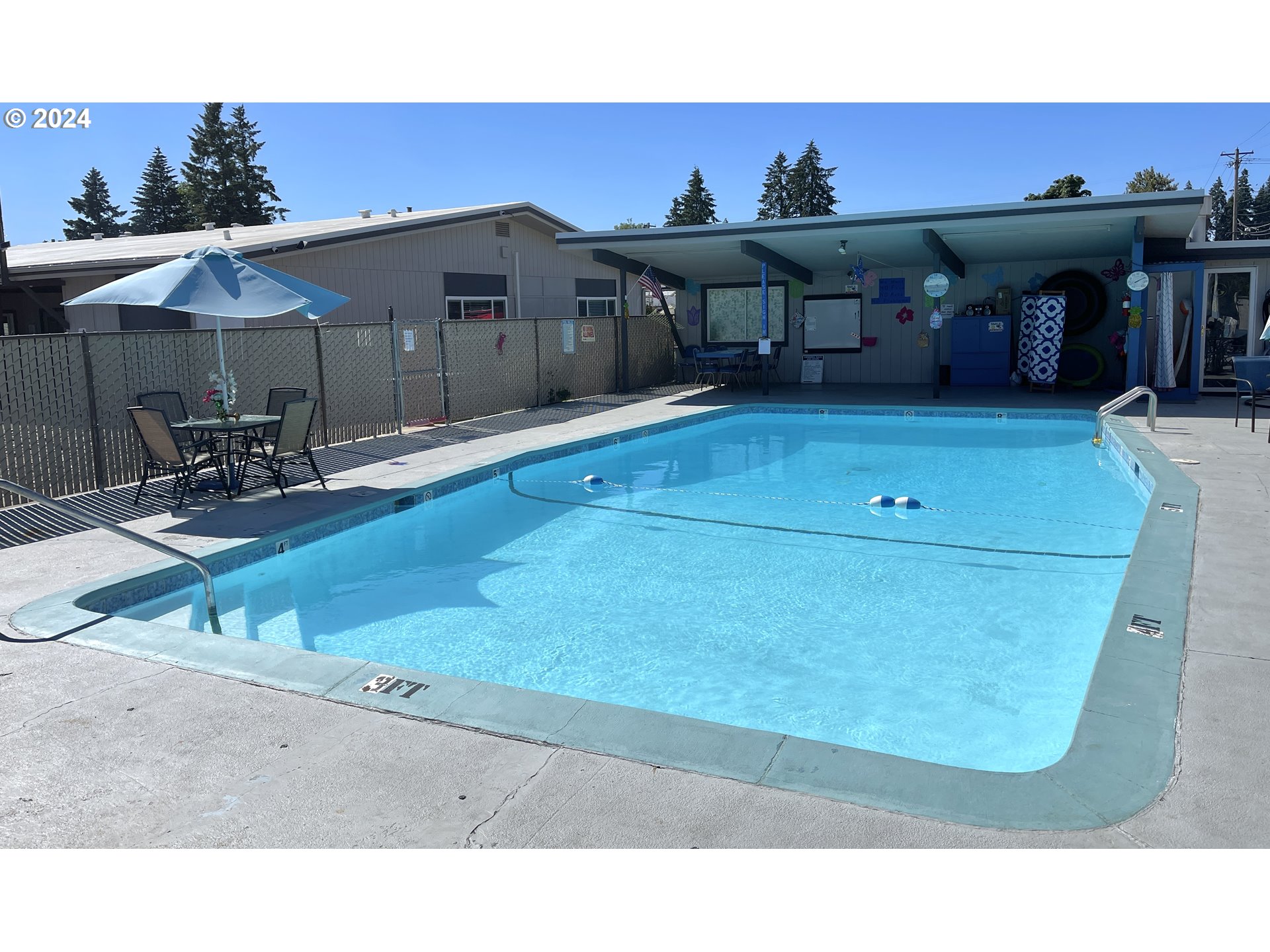 19605 River Road Gladstone, OR 97027 - Photo 21 of 21 a living room with furniture