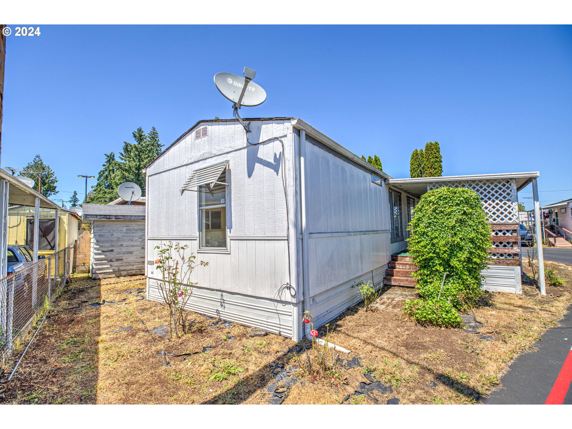 19605 River Road Gladstone, OR 97027 - Photo 6 of 21 a picture of a table and chairs