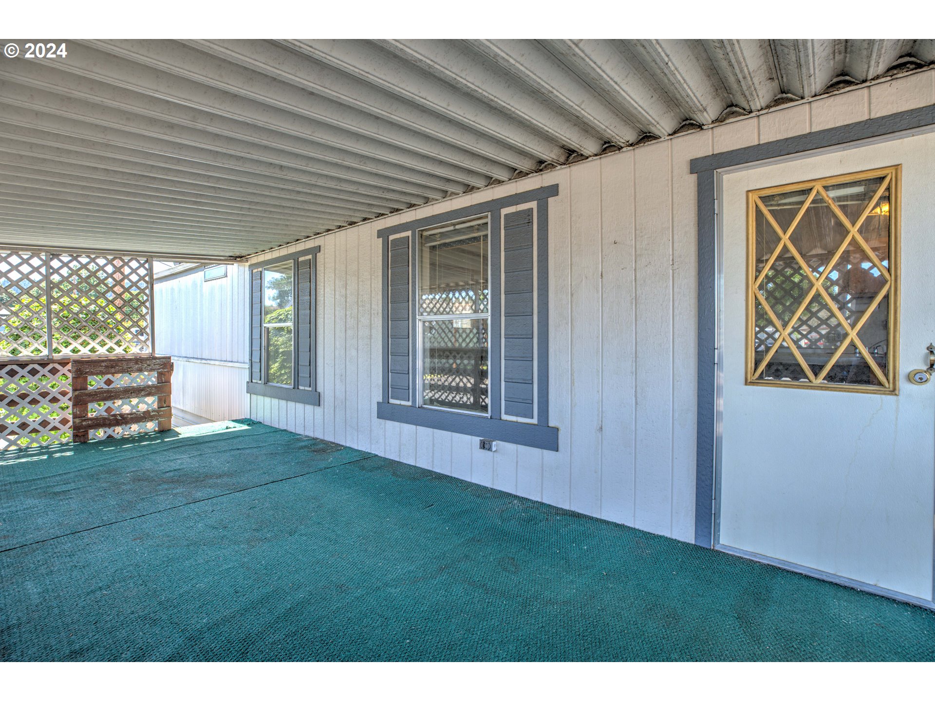 19605 River Road Gladstone, OR 97027 - Photo 9 of 21 a view balcony with furniture and window