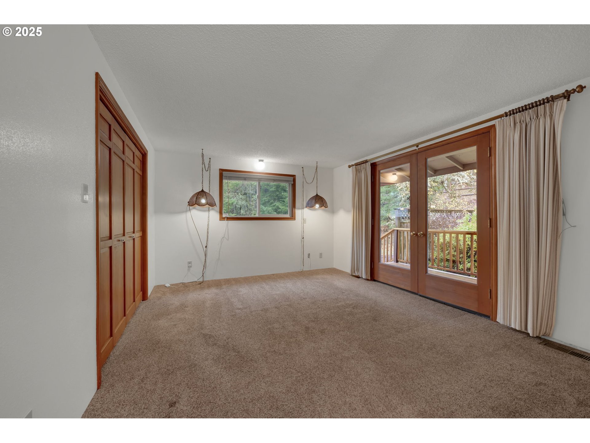 28198 Briggs Hill Road Eugene, OR 97405 - Photo 21 of 47 Primary Bedroom