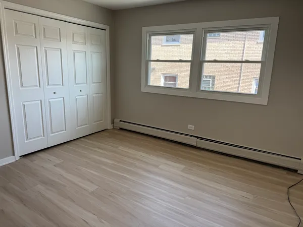 $2,000 | 7033 99th Street, Unit 2E, Chicago Ridge, IL 60415