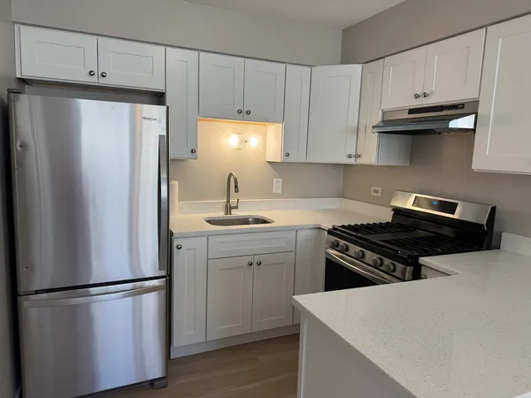 $2,000 | 7033 99th Street, Unit 2E, Chicago Ridge, IL 60415