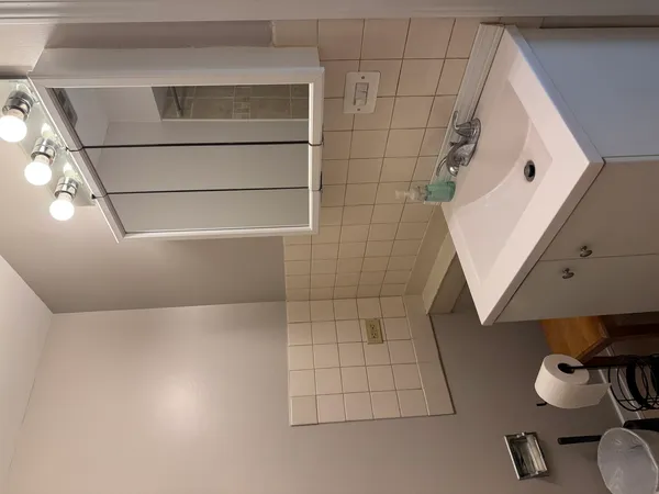 $2,000 | 7033 99th Street, Unit 2E, Chicago Ridge, IL 60415