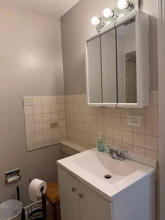$2,000 | 7033 99th Street, Unit 2E, Chicago Ridge, IL 60415