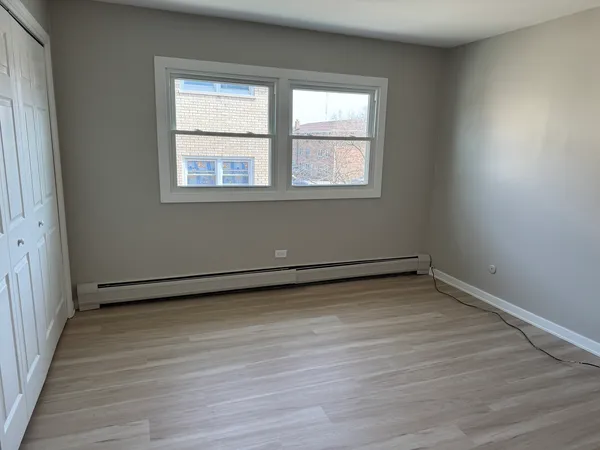 $2,000 | 7033 99th Street, Unit 2E, Chicago Ridge, IL 60415