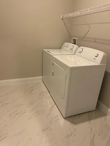 a view of a house with backyard