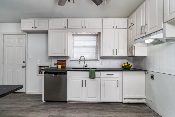$134,900 | 721 North Floyd Avenue, Tulia, TX 79088