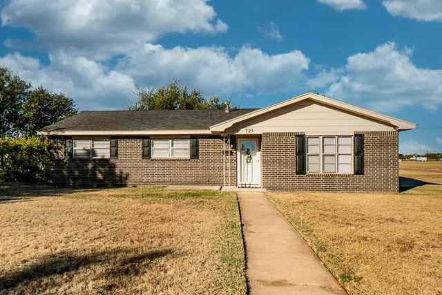 $135,000 | 721 North Floyd Avenue, Tulia, TX 79088
