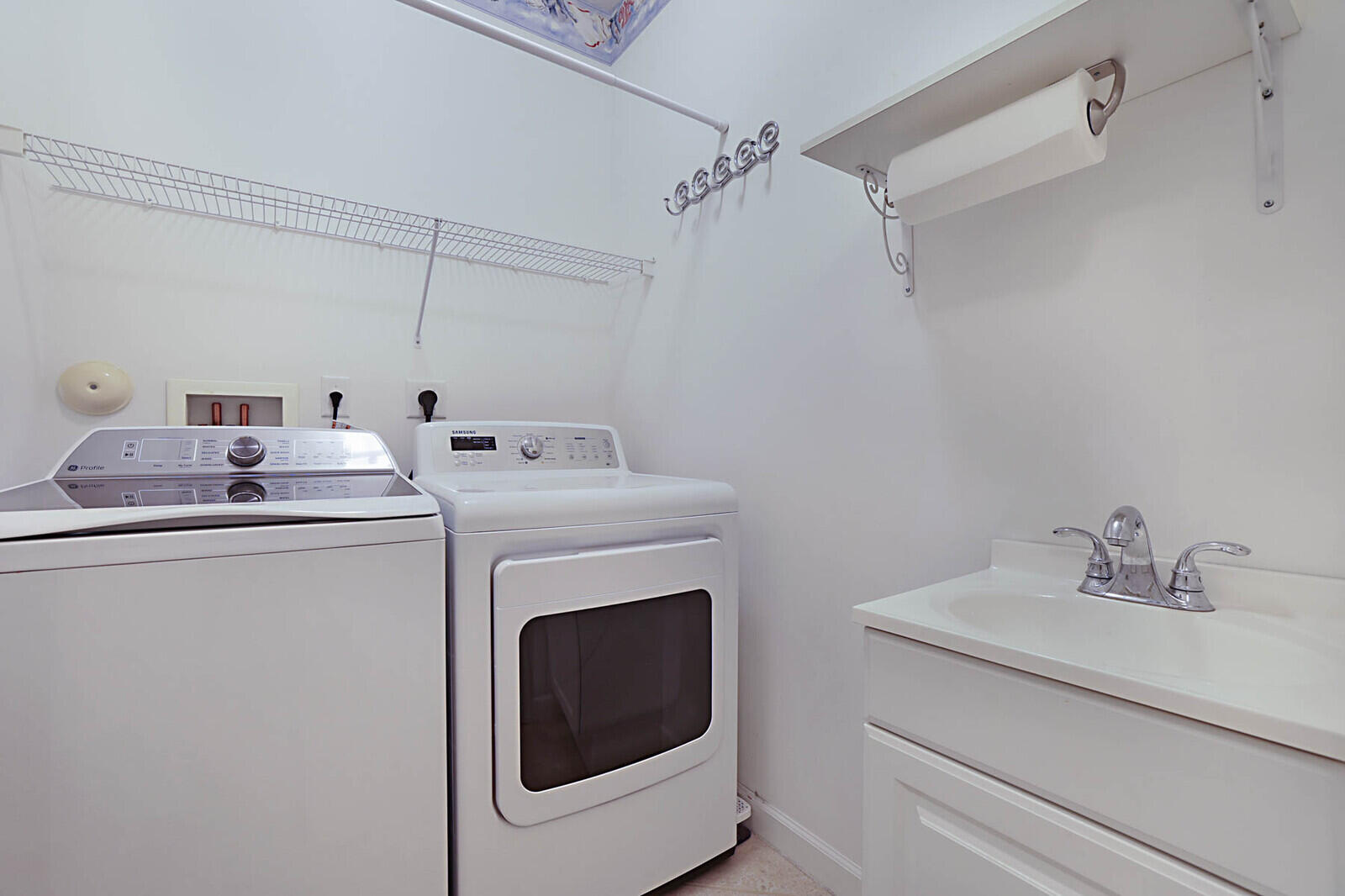 23077 Addison Lakes Circle Boca Raton, FL 33433 - Photo 33 of 47 Laundry Room