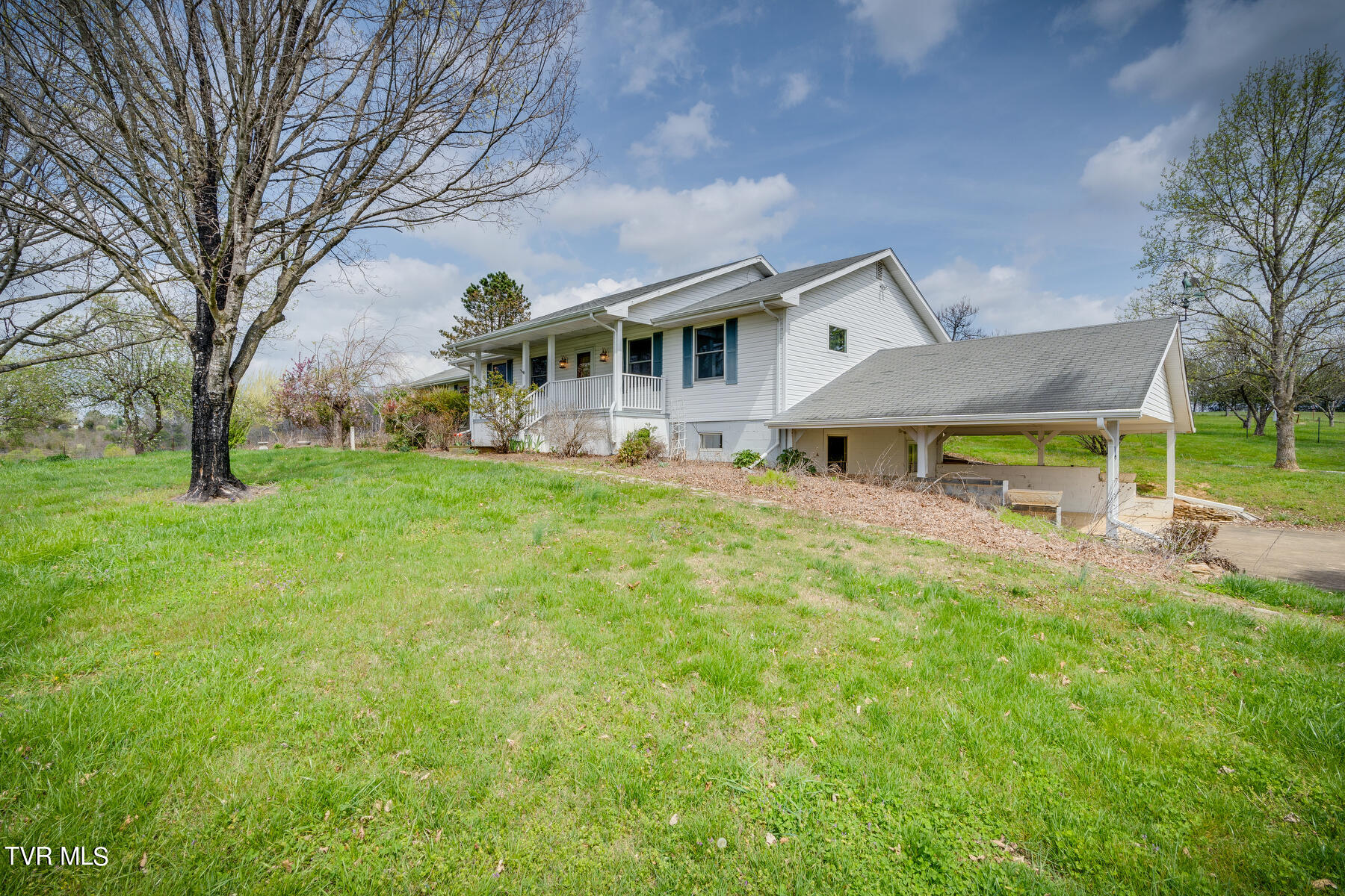 2120 Bright Hope Road Greeneville, TN 37743 - Photo 3 of 62 003