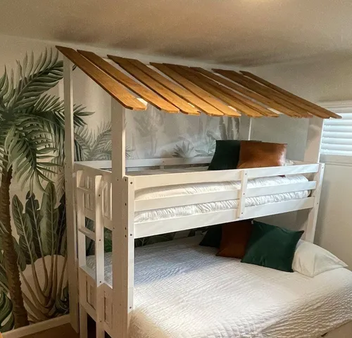 a view of walk in closet