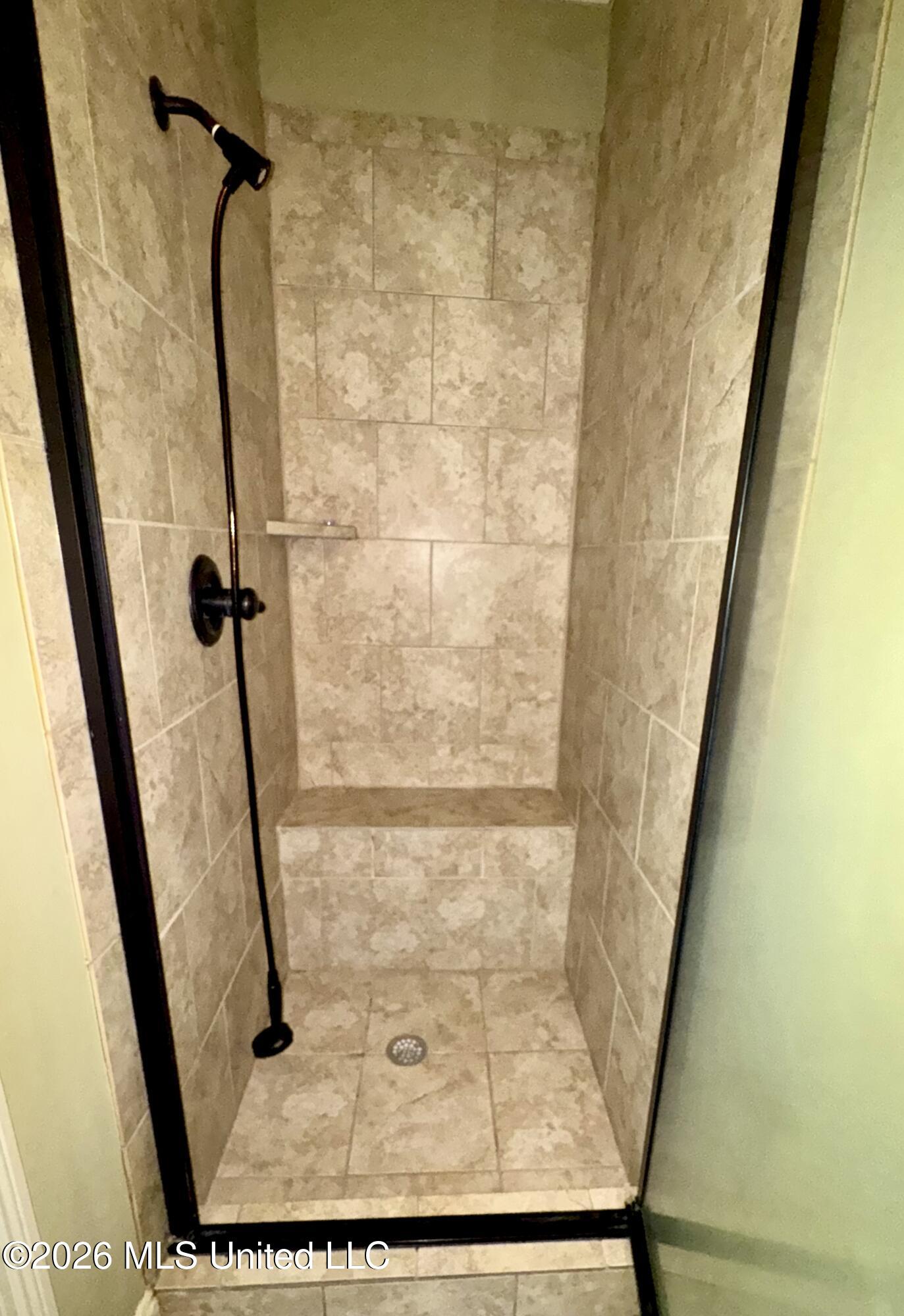 809 Windlass Cove Brandon, MS 39047 - Photo 16 of 23 Master shower