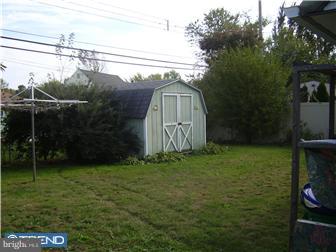 12 Goldengate Road Levittown, PA 19057 - Photo 2 of 4 Exterior Back