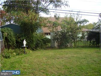 12 Goldengate Road Levittown, PA 19057 - Photo 4 of 4 Exterior Back