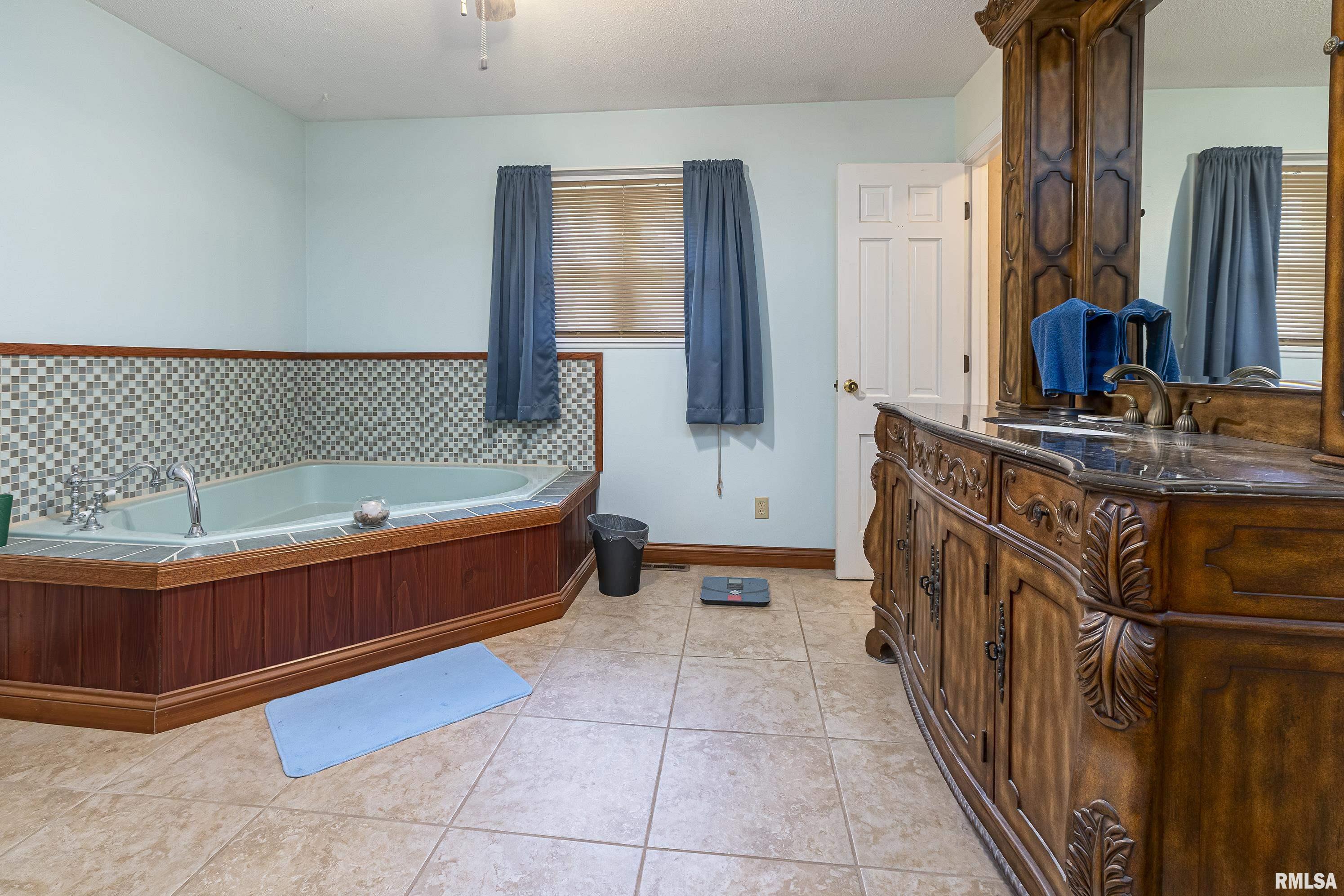 14378 Mustang Road Marion, IL 62959 - Photo 12 of 38