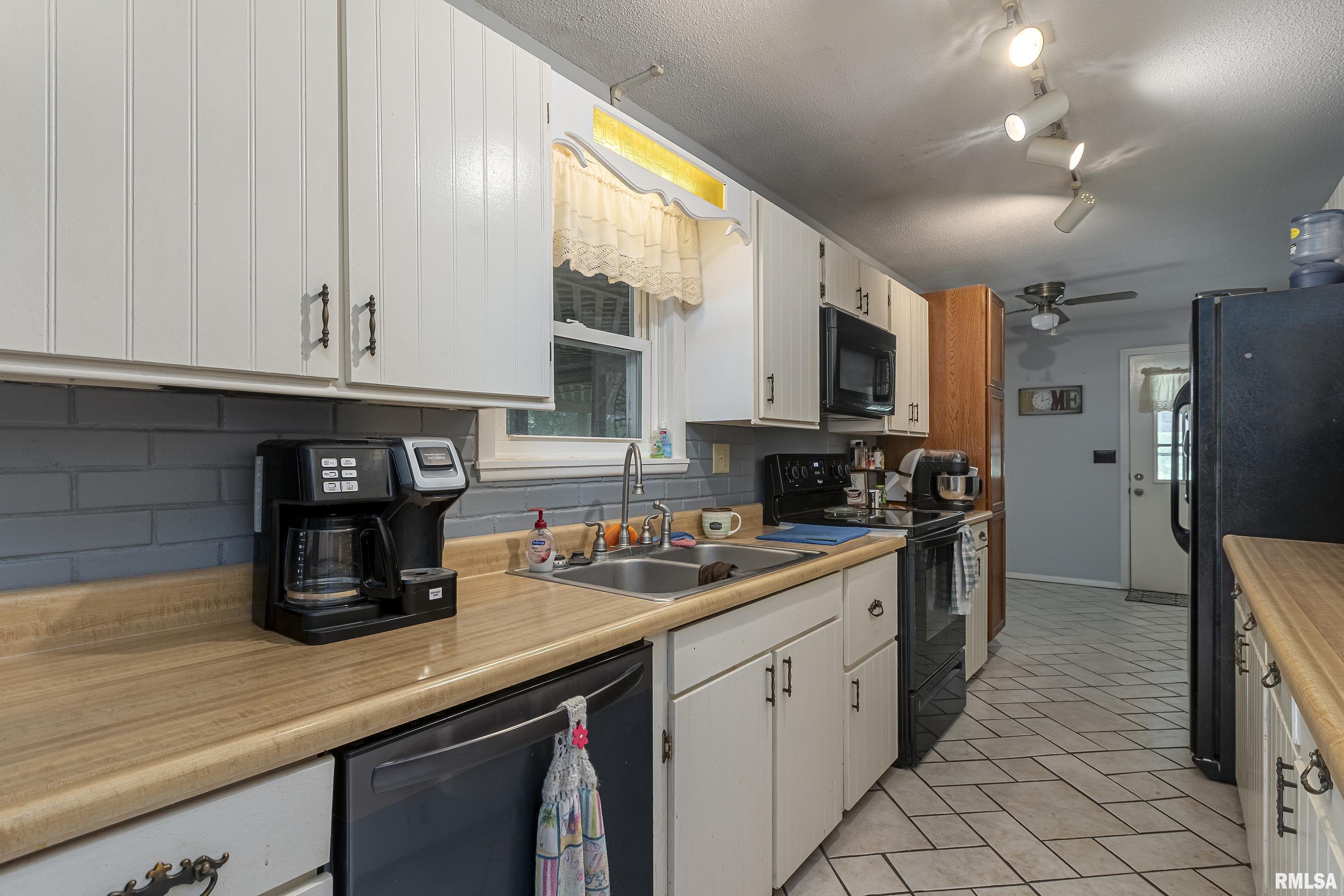 14378 Mustang Road Marion, IL 62959 - Photo 7 of 38