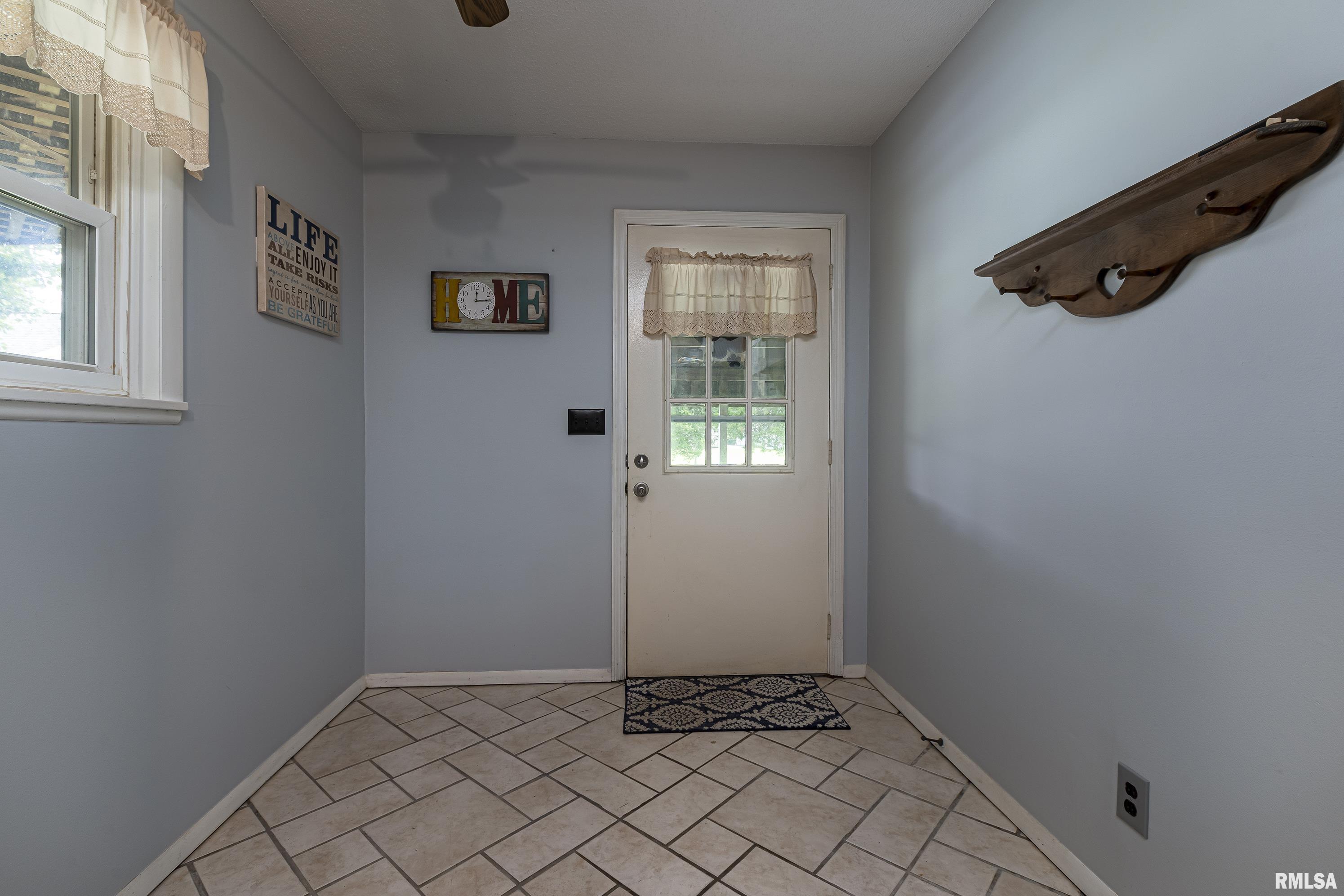 14378 Mustang Road Marion, IL 62959 - Photo 9 of 38