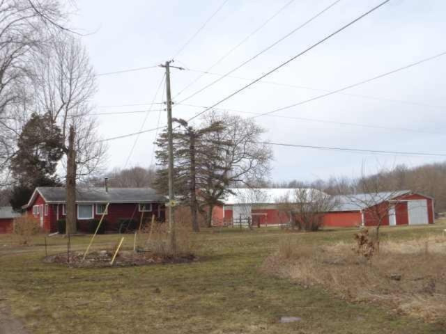 301 Knott Road Niles, MI 49120 - Photo 2 of 57 Close view of house & barns