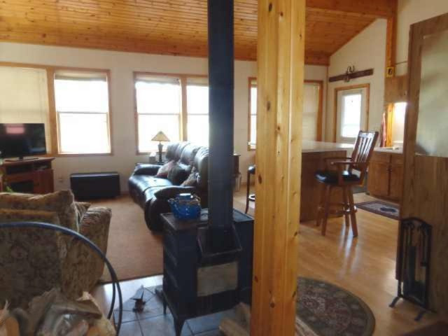 301 Knott Road Niles, MI 49120 - Photo 25 of 57 Living & kitchen area in guest house