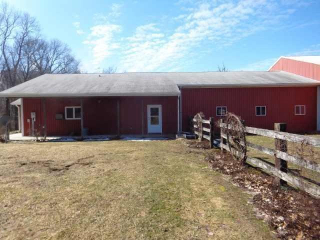 301 Knott Road Niles, MI 49120 - Photo 39 of 57 Side view of guest house