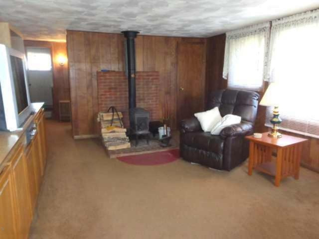 301 Knott Road Niles, MI 49120 - Photo 7 of 57 Living room in main house