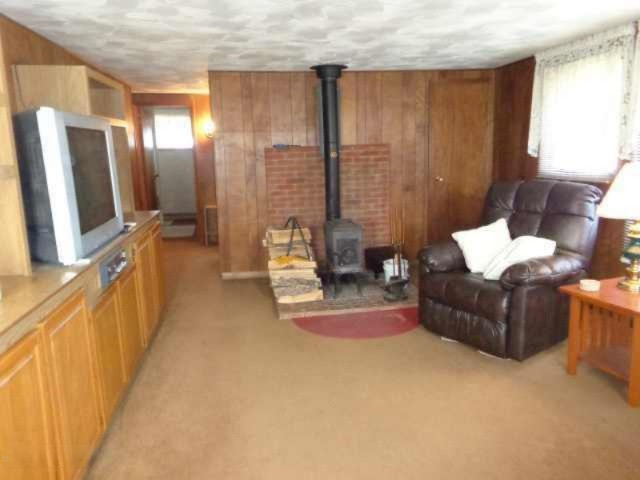 301 Knott Road Niles, MI 49120 - Photo 8 of 57 Living room