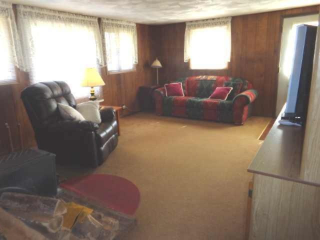301 Knott Road Niles, MI 49120 - Photo 10 of 57 living room