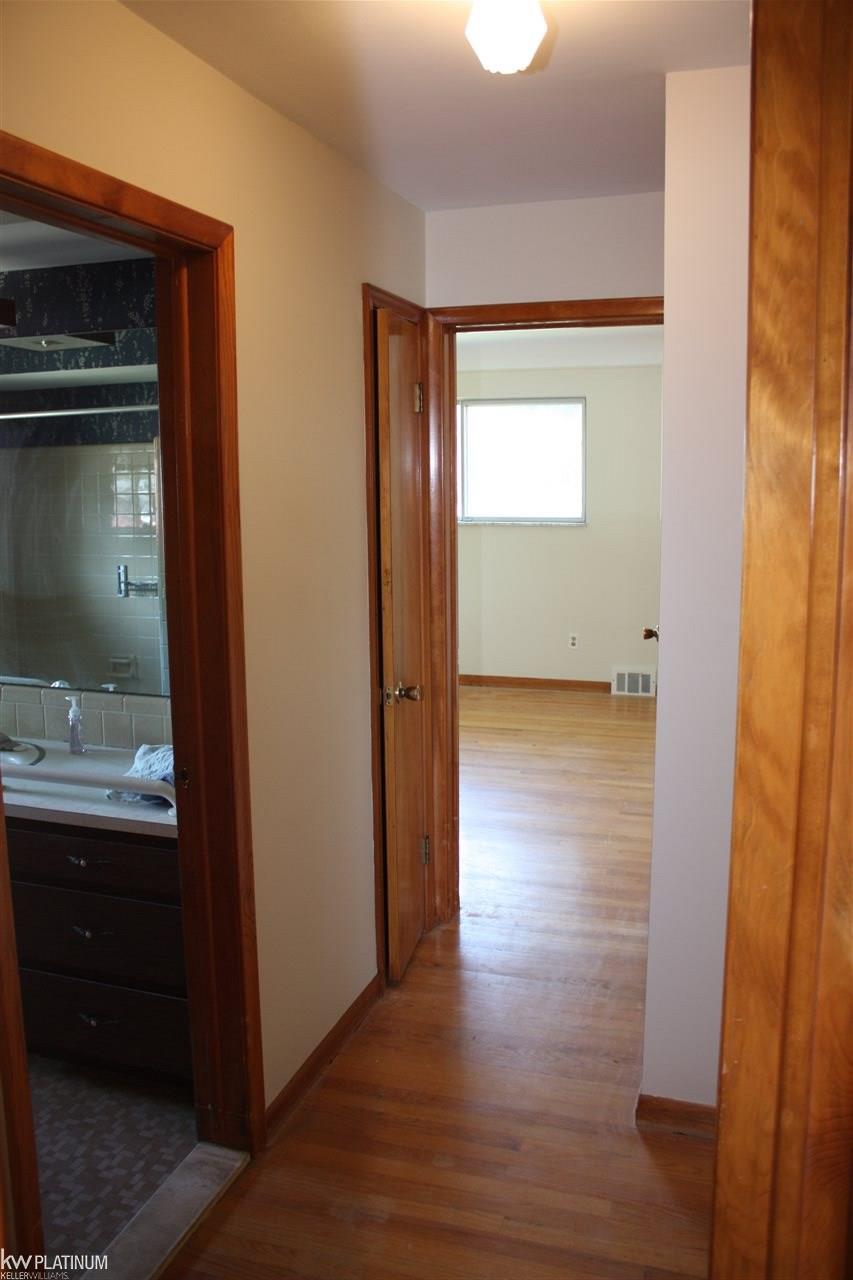 26367 Burg Road Warren, MI 48089 - Photo 18 of 29 31328600-19.JPG