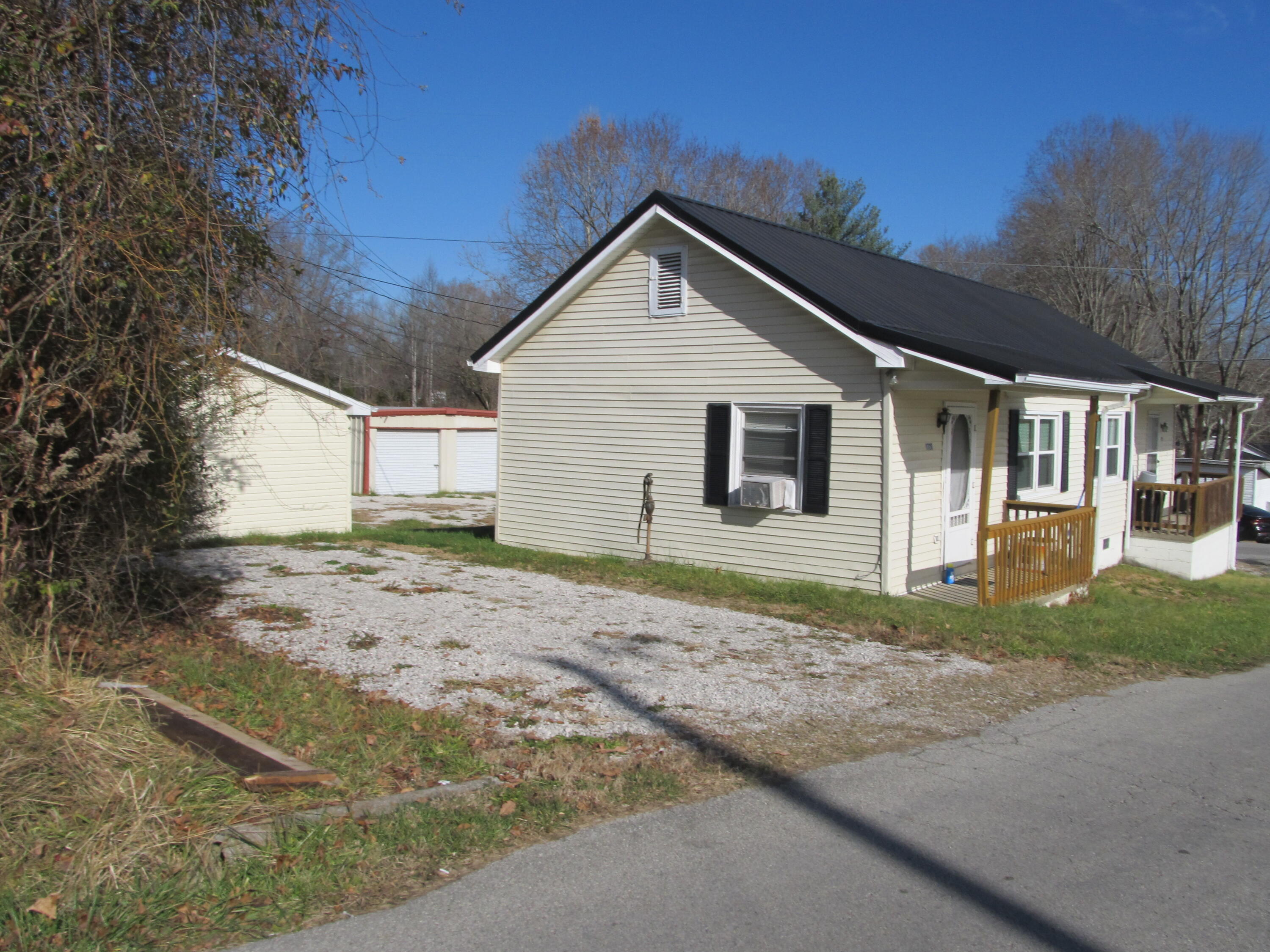 1725 Sand Hill Road Irvine, KY 40336 - Photo 2 of 13 IMG_6462