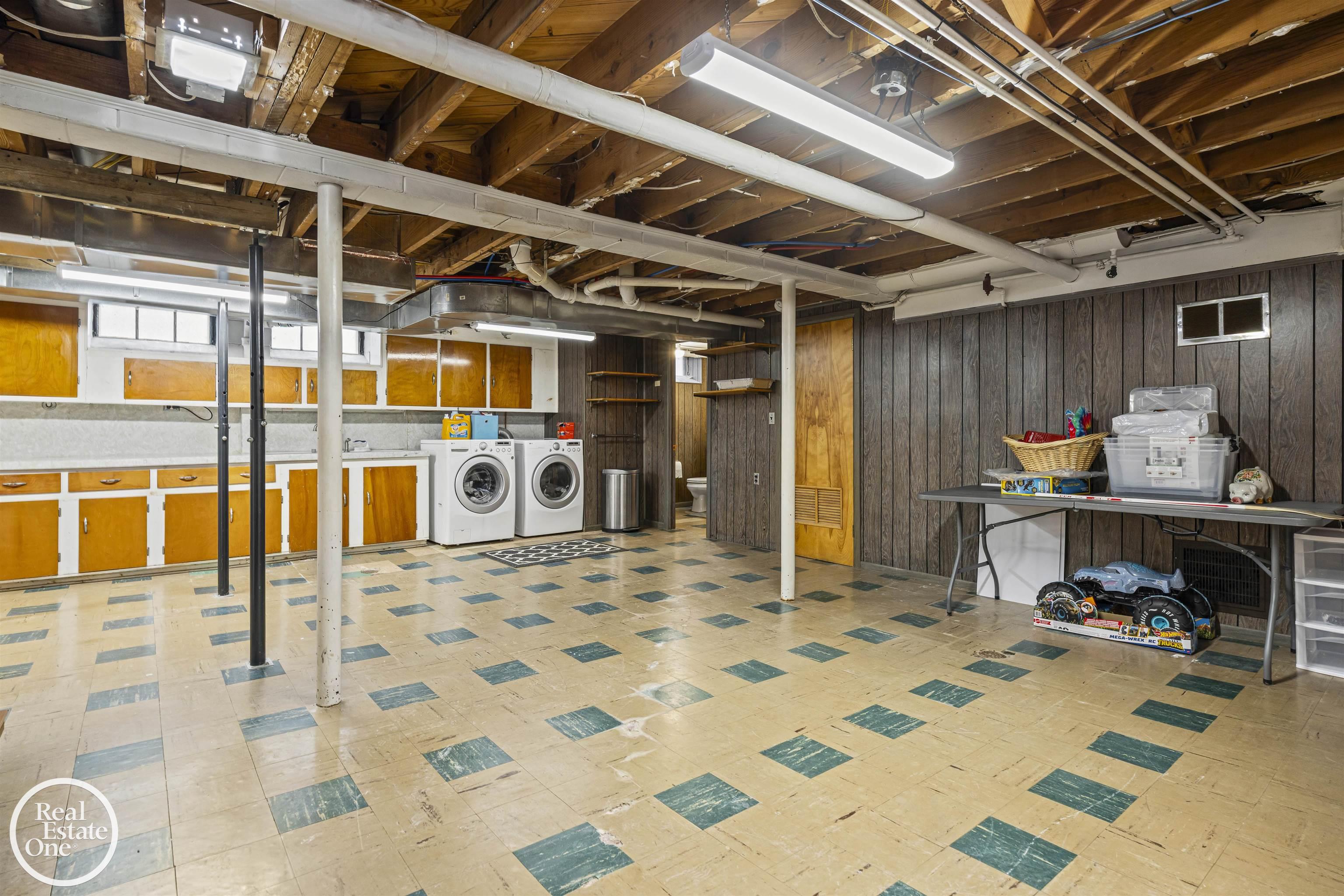 644 Hawthorne Road Grosse Pointe, MI 48236 - Photo 40 of 79 50197100-307d6cba-c1a8-497f-accf-c0abdd8a6559.JPG