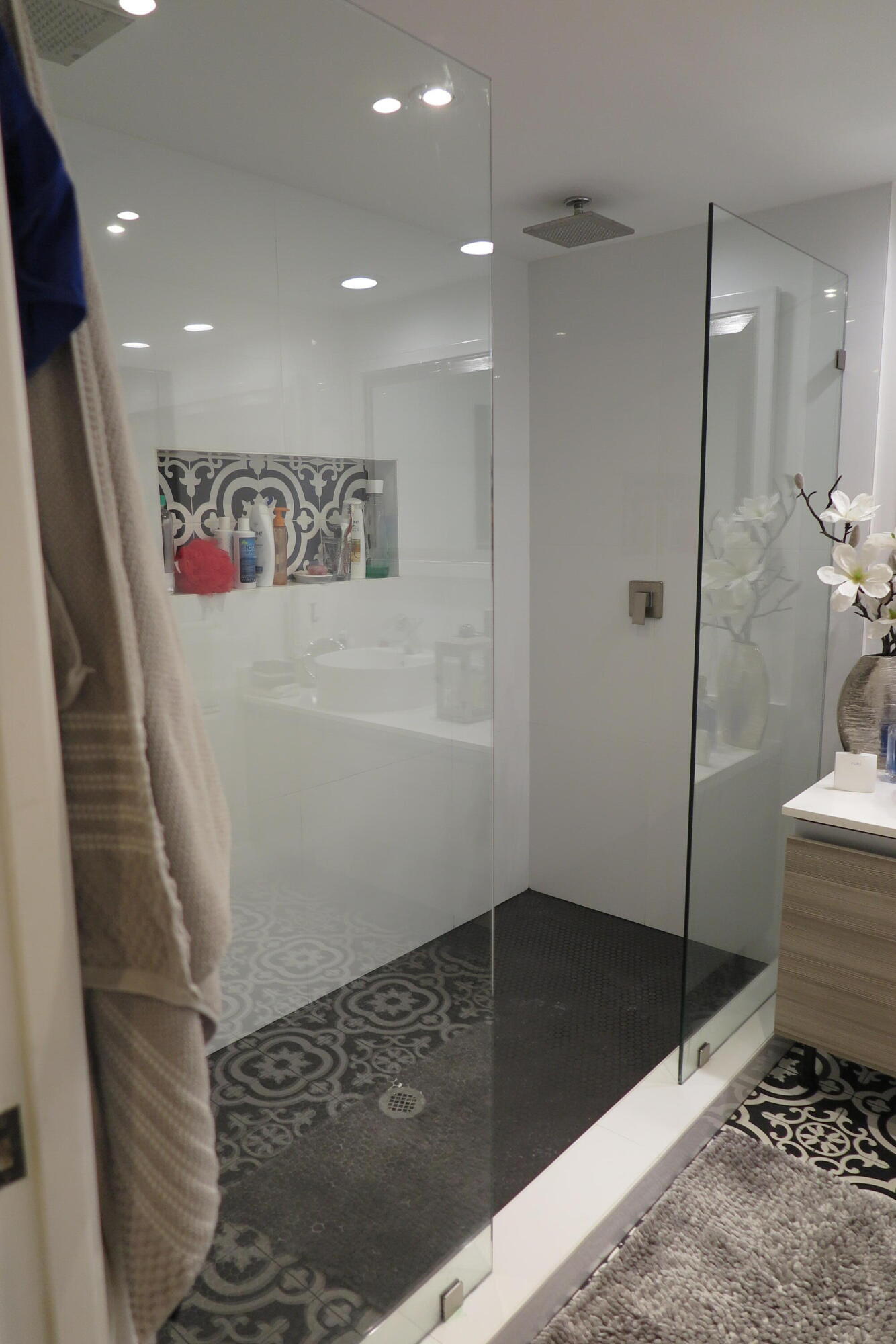 7875 La Mirada Drive Boca Raton, FL 33433 - Photo 17 of 31 a bathroom with a shower