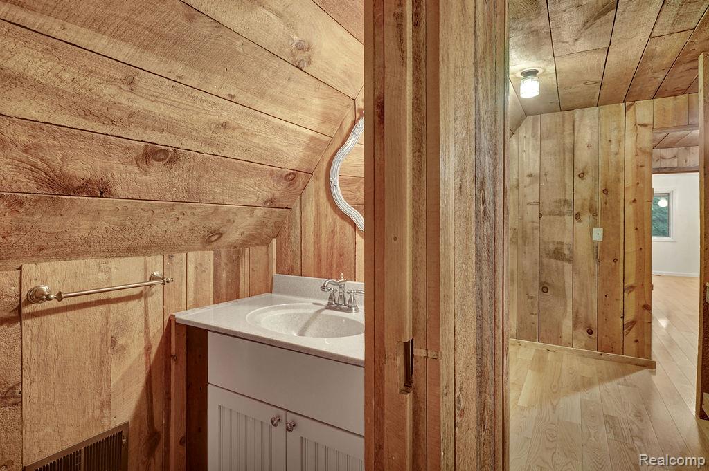9670 South County Line Road Manistee, MI 49660 - Photo 54 of 93 DSC02298.jpg