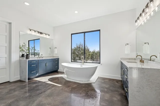 $950,000 | 138 Cloudwood Ranch Road, Briggs, TX 78608