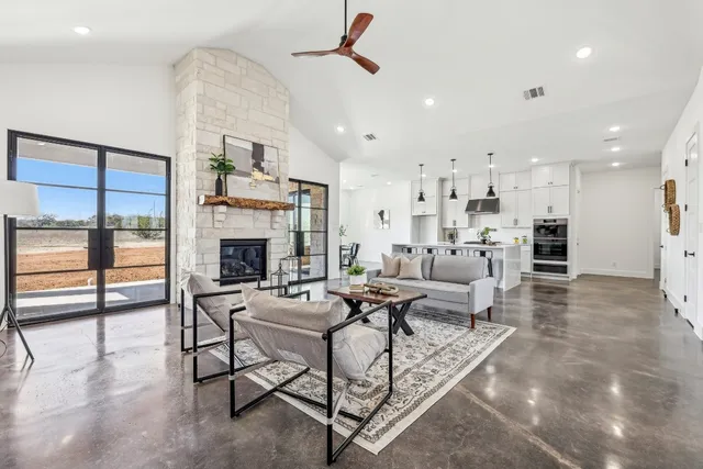 $950,000 | 138 Cloudwood Ranch Road, Briggs, TX 78608