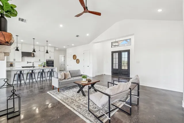 $950,000 | 138 Cloudwood Ranch Road, Briggs, TX 78608