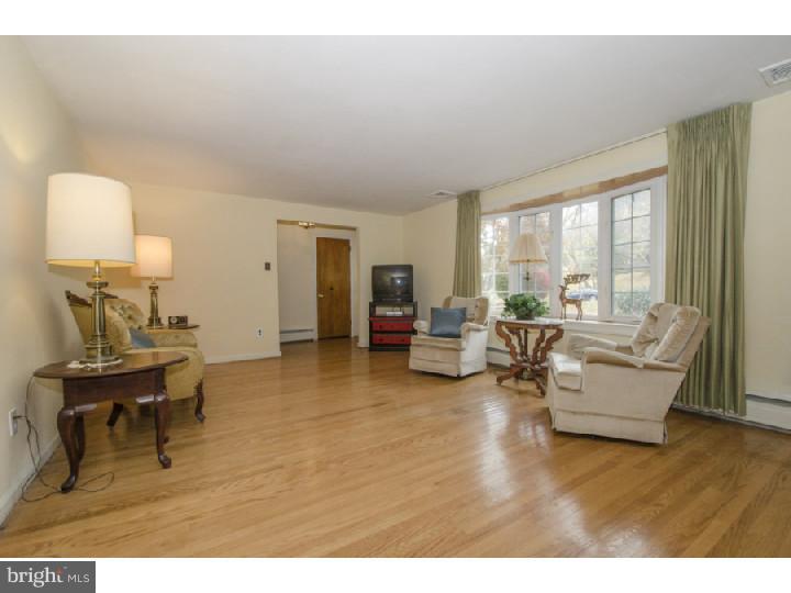 138 Brookside Road Newtown Square, PA 19073 - Photo 4 of 24