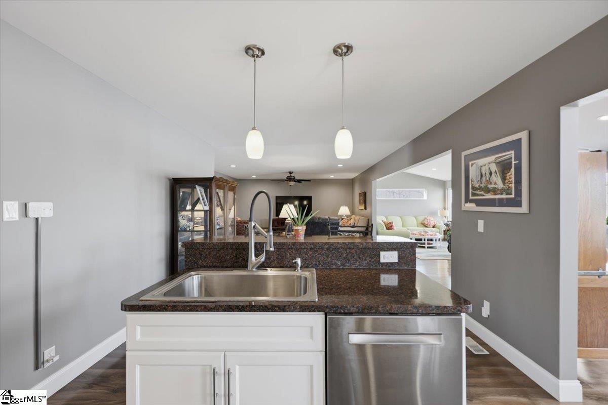 227 Forest Cove Road Anderson, SC 29626 - Photo 8 of 47