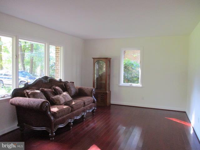 9906 Indian Queen Point Road Fort Washington, MD 20744 - Photo 4 of 39 Living room