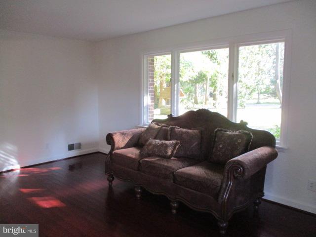9906 Indian Queen Point Road Fort Washington, MD 20744 - Photo 5 of 39 Living room
