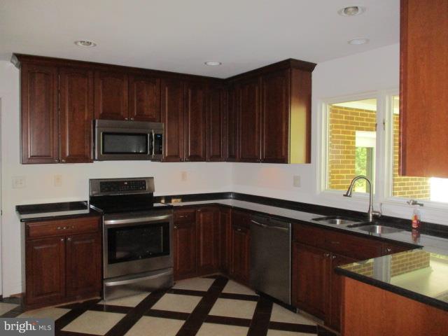 9906 Indian Queen Point Road Fort Washington, MD 20744 - Photo 10 of 39 Kitchen
