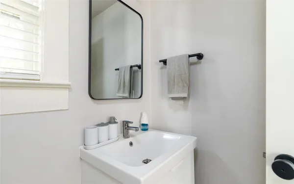 $1,100 | 114 Redan Street, Unit 3, Houston, TX 77009