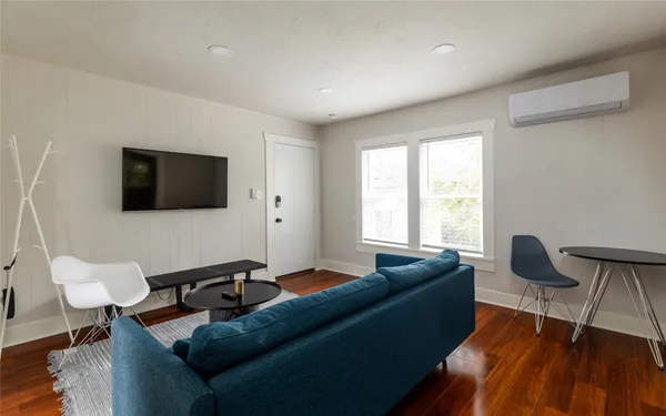 $1,100 | 114 Redan Street, Unit 3, Houston, TX 77009