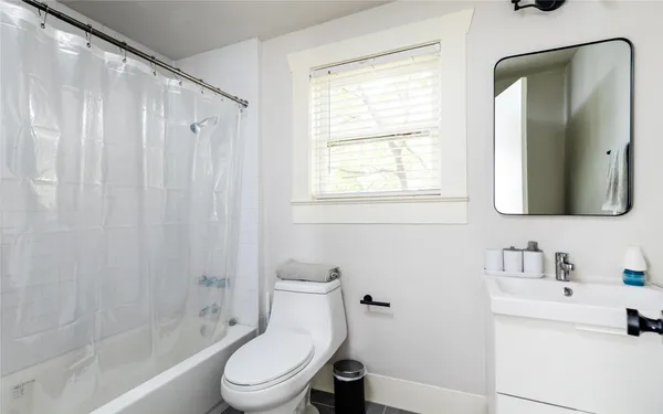 $1,100 | 114 Redan Street, Unit 3, Houston, TX 77009