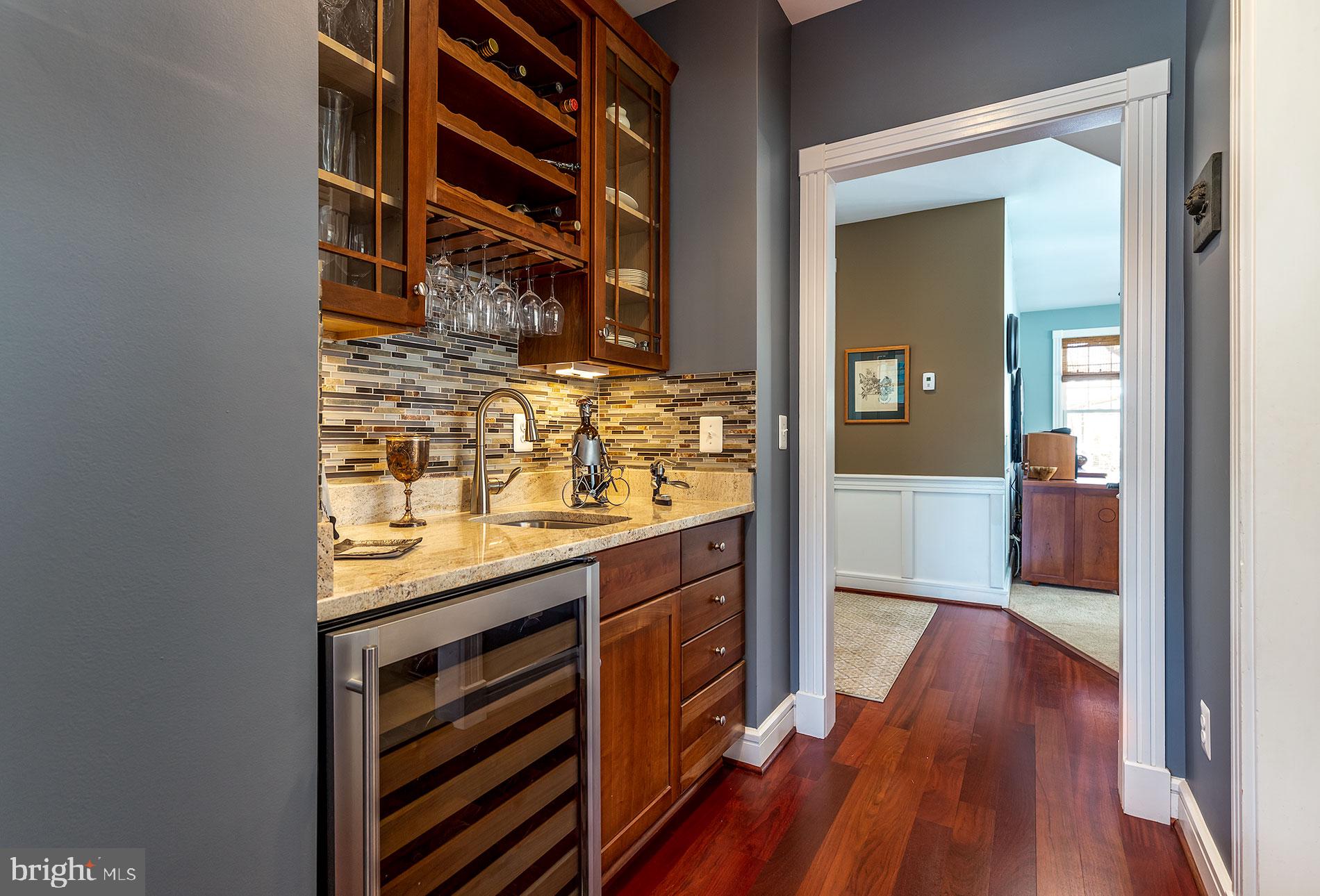 306 Branch Road Southeast Vienna, VA 22180 - Photo 9 of 55